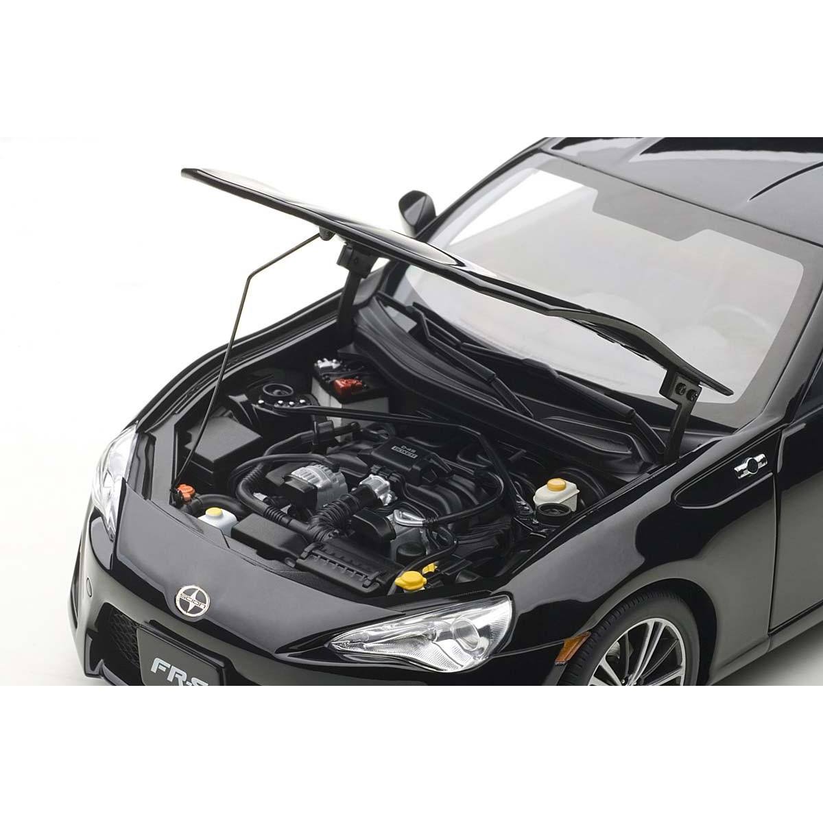 Black Silica 1/18 Diecast Model Car Y5646