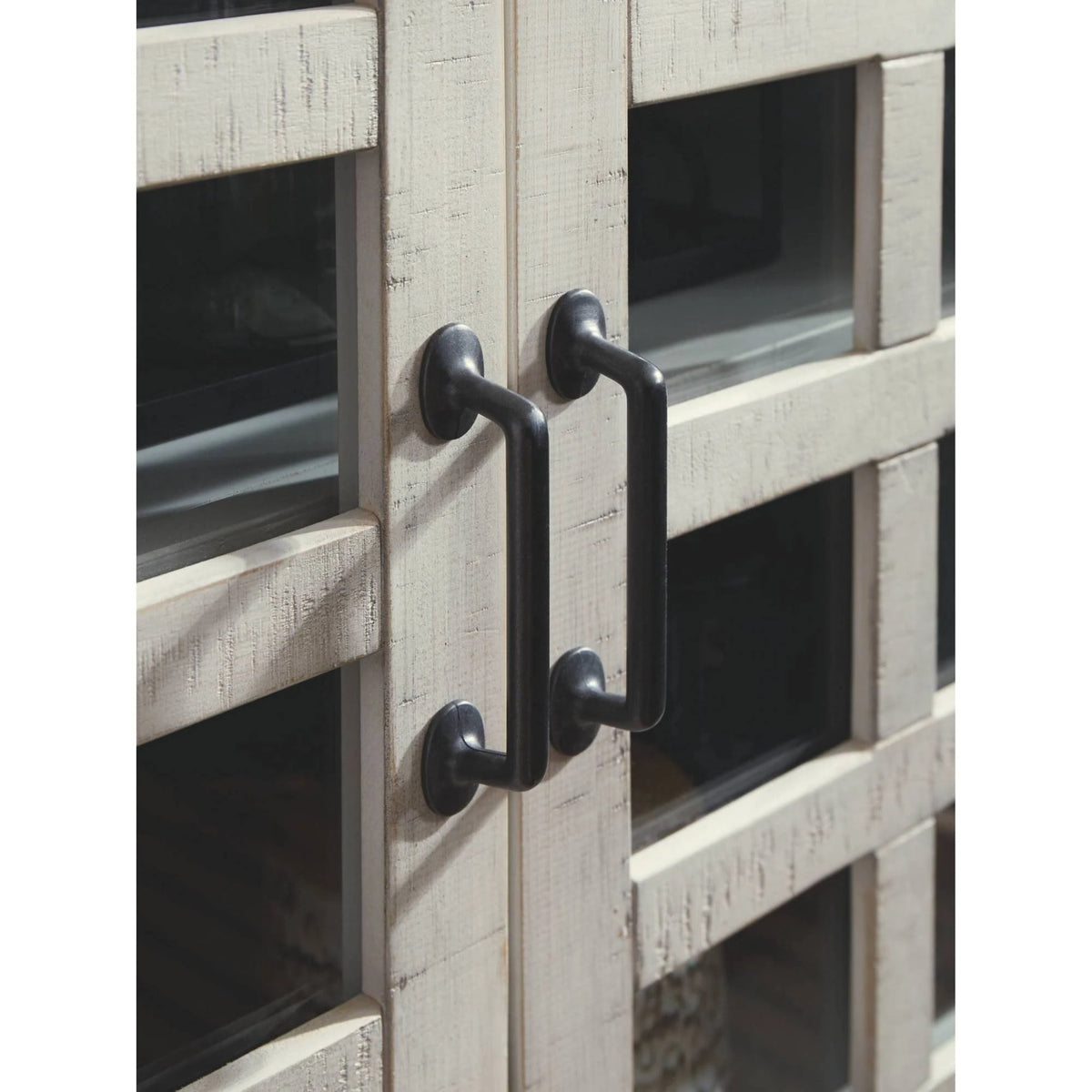 Accent Cabinet L225